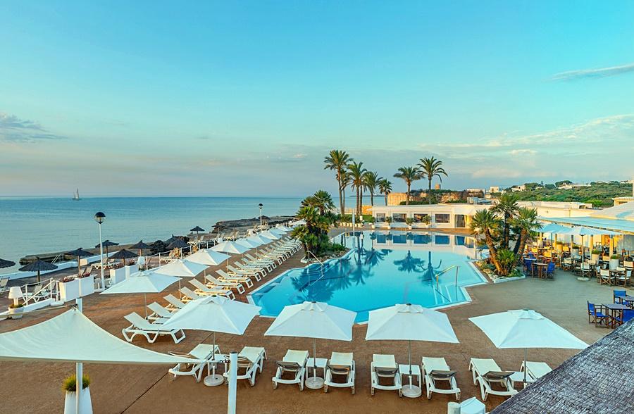 Aparthotel Aluasun Far Menorca S'Algar Esterno foto