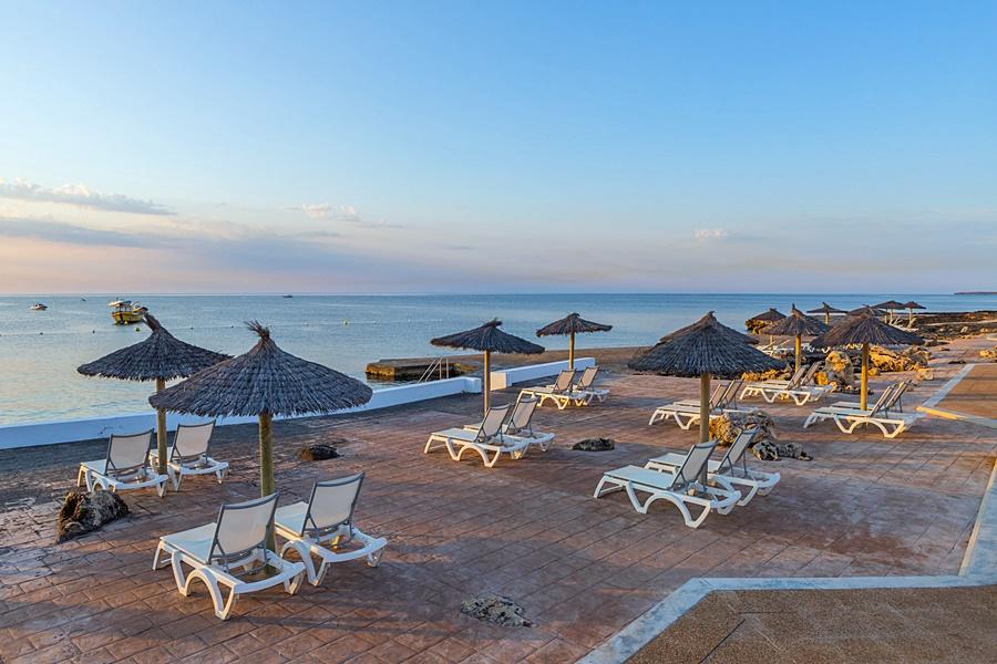 Aparthotel Aluasun Far Menorca S'Algar Esterno foto