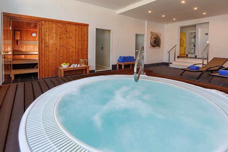 Aparthotel Aluasun Far Menorca S'Algar Esterno foto
