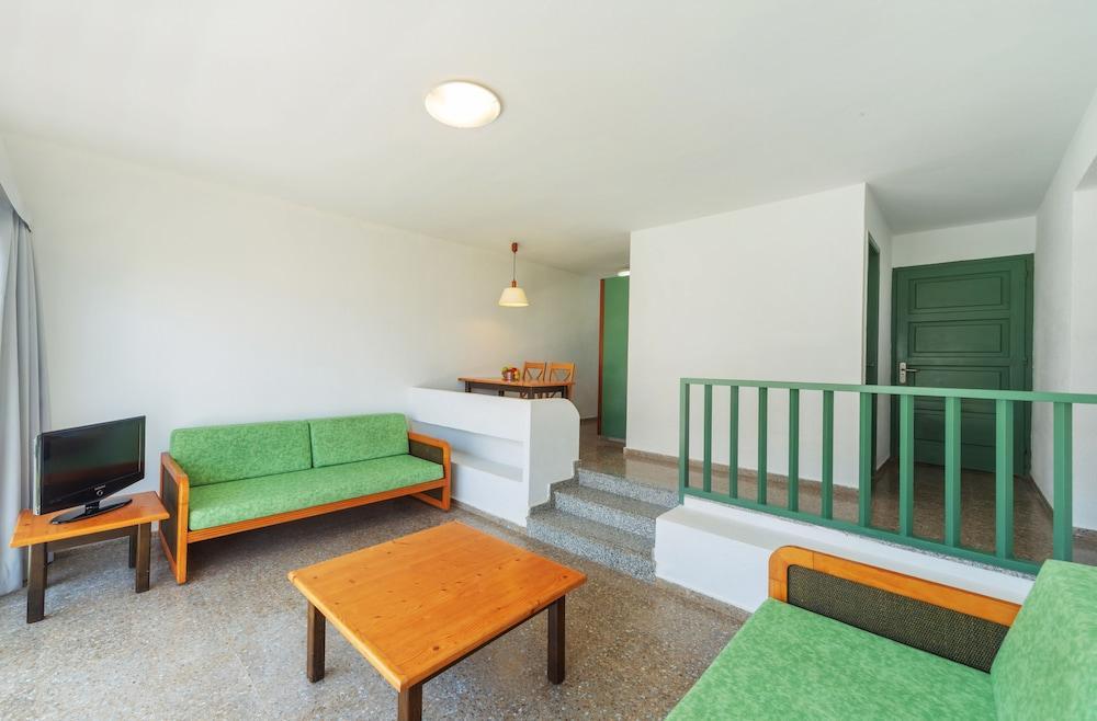 Aparthotel Aluasun Far Menorca S'Algar Esterno foto