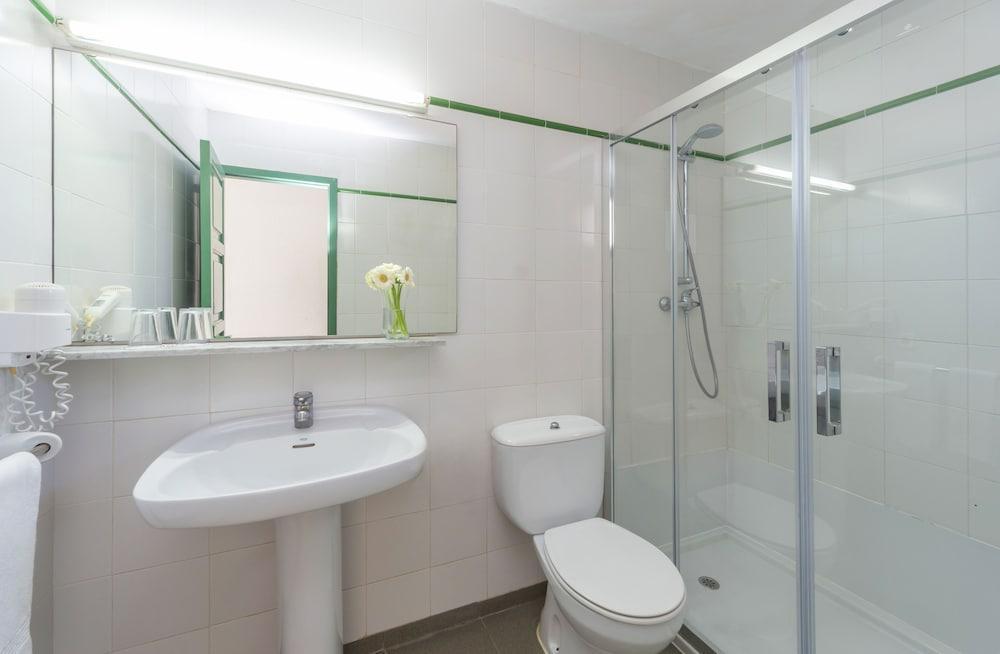 Aparthotel Aluasun Far Menorca S'Algar Esterno foto