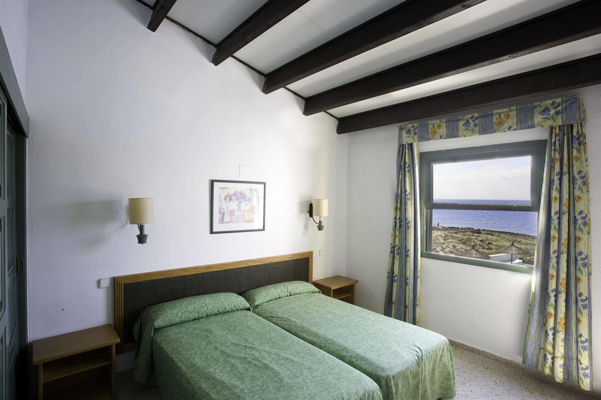 Aparthotel Aluasun Far Menorca S'Algar Esterno foto
